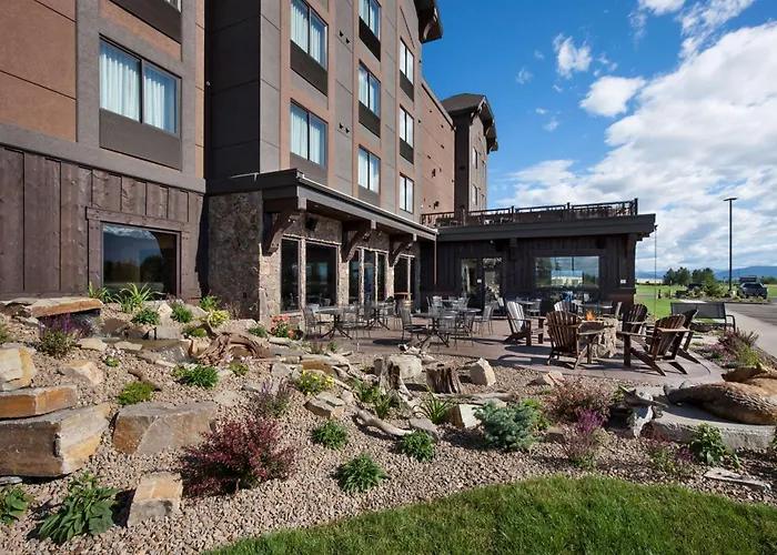 Glacier International Lodge